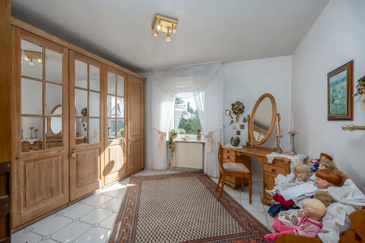 OG Kinderzimmer/ Büro/ Ankleidezimmer