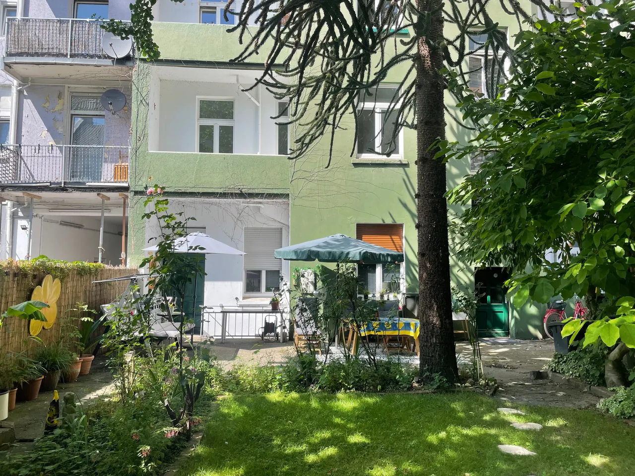 Gebäudeansicht rückseitig / Garten
