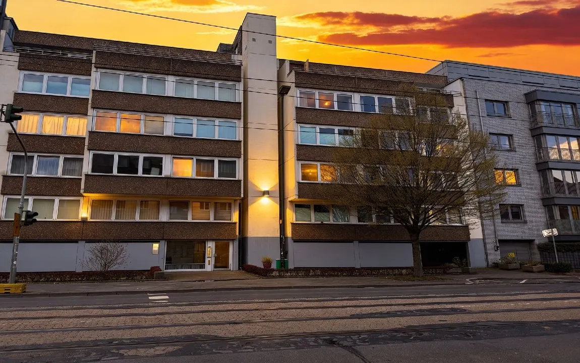 DÜSSELDORF-FLINGERN/DÜSSELTAL: 2-ZIMMERWOHNUNG MIT AUFZUG, BALKON UND BLICK INS GRÜNE ZU KAUFEN!
