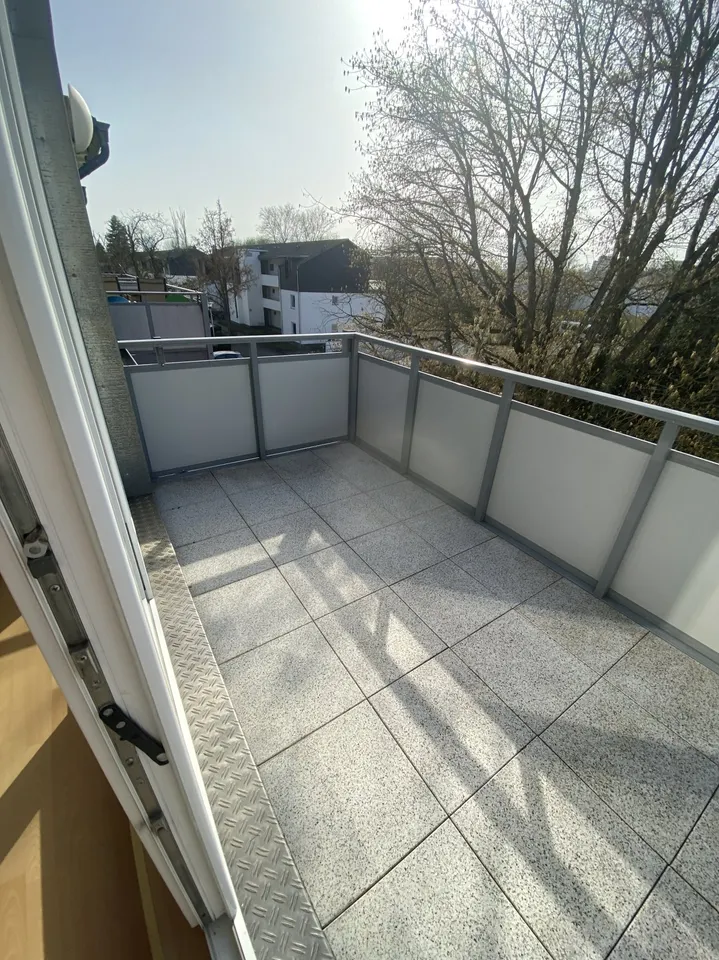Modern wohnen: Helle 2-Zimmer-Wohnung mit Balkon - Foto 2