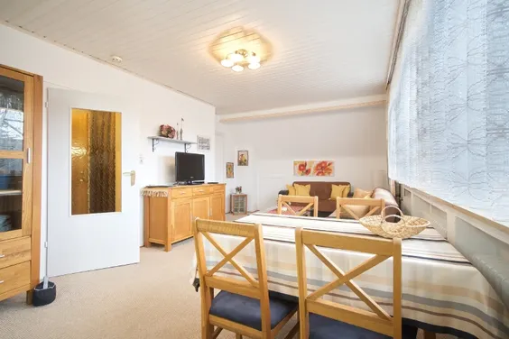 Dachgeschosswohnung in ruhiger Lage, gutes Wohnumfeld, Laufnähe zum Ortskern von Eppendorf