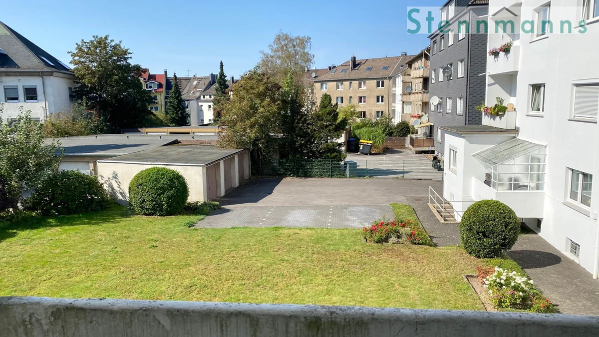Blick vom Balkon in den Hinterhof