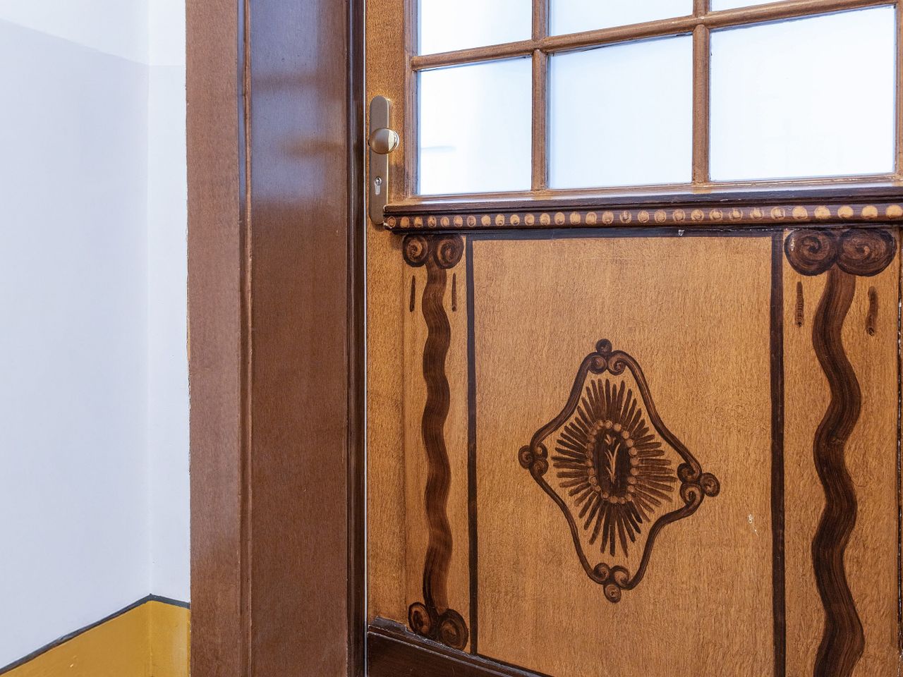 Eingangstür im Altbau