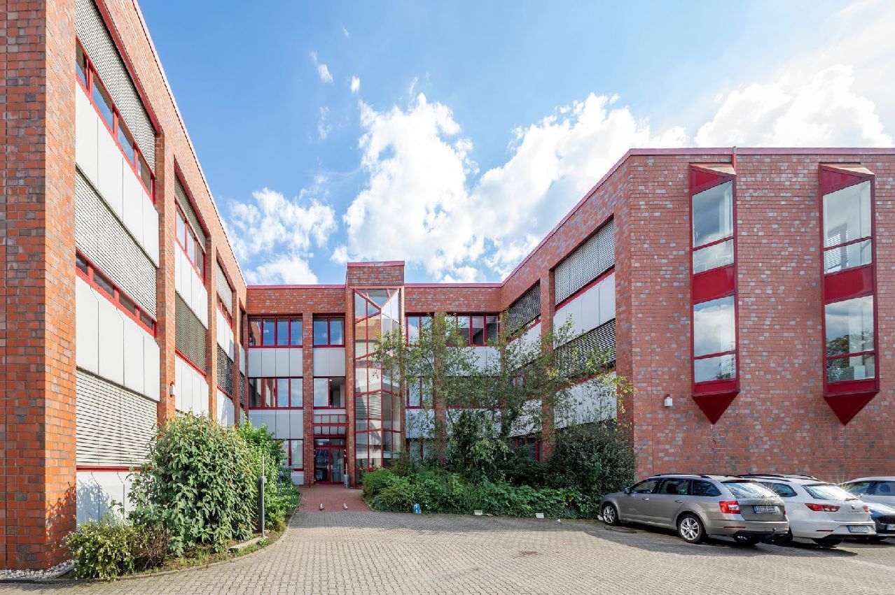 *Provisionsfrei* ca. 460 – 1.393 m² Büro-/Praxisfläche Nähe Indupark zu vermieten.