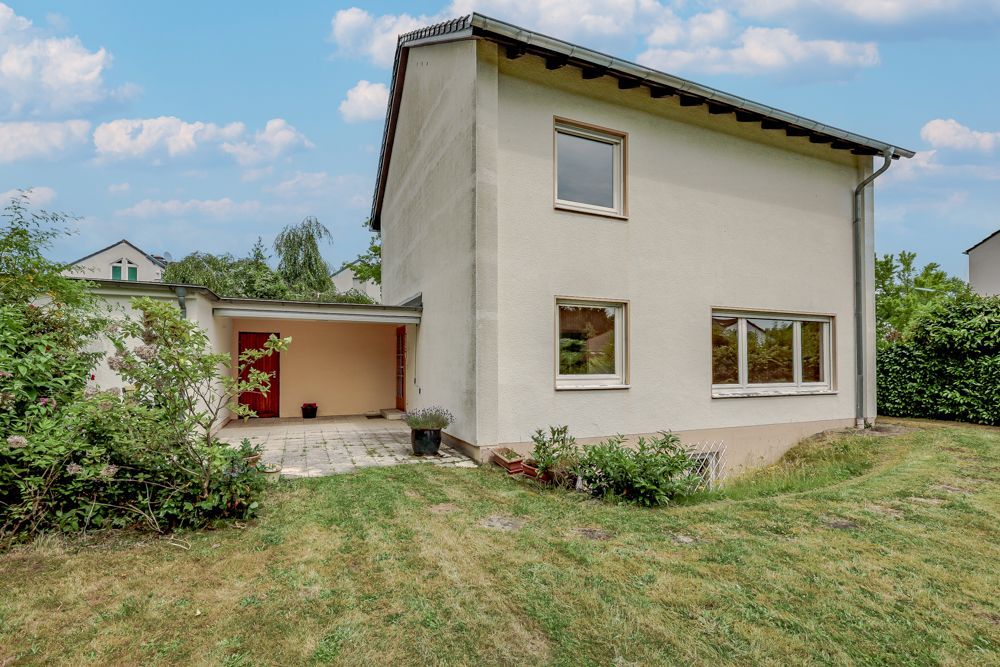 Einfamilienhaus mit Garten, Terrasse und Garage in Bonn-Niederholtorf