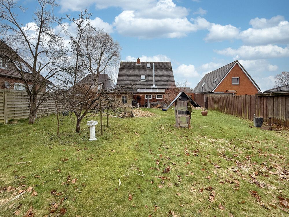 Blick aus dem Garten auf das Haus