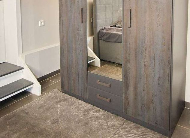 Kleiderschrank