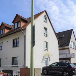 Gepflegte 3-Zimmerwohnung mit Tageslichtbad, Loggia und PKW- Stellplatz