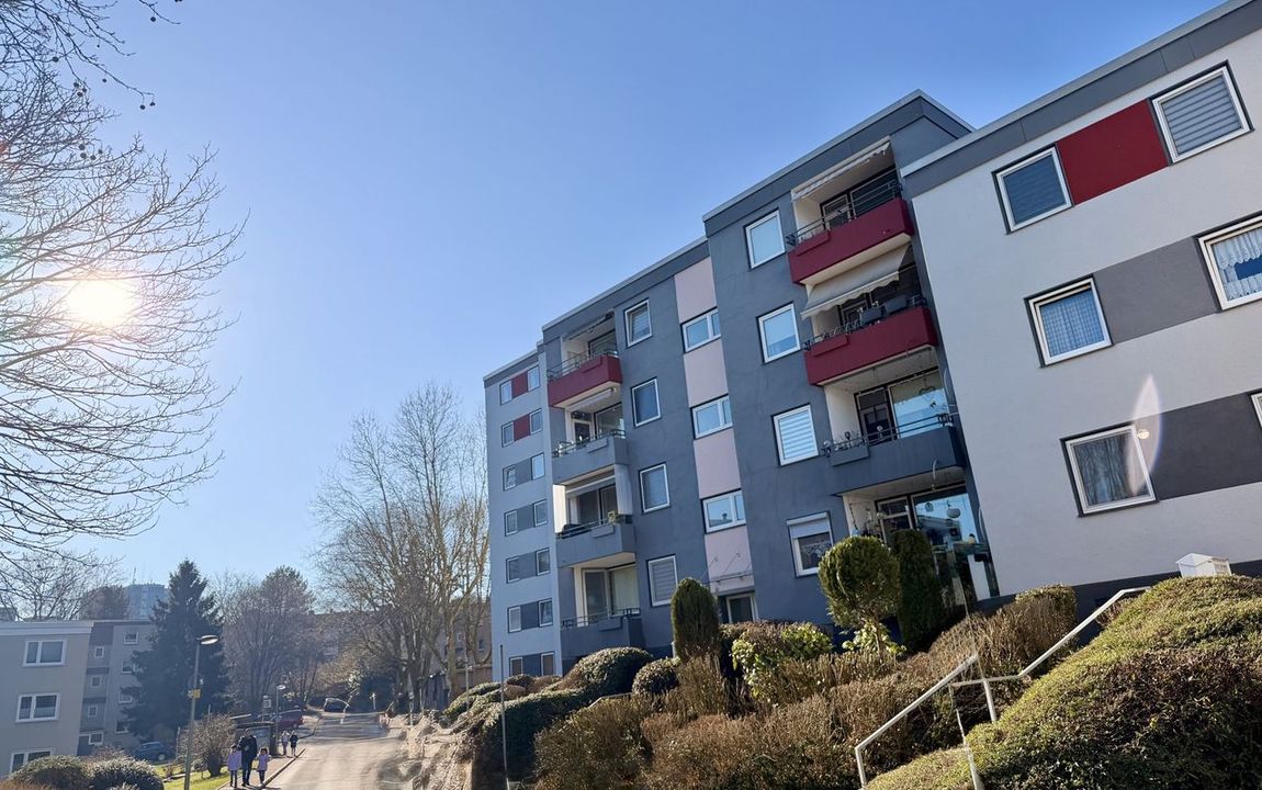 sichere Kapitalanlage: sanierte 4 Zi. Wohnung