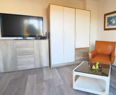 HELLES MÖBELIERTES APARTMENT MIT BALKON NÄHE GERICHT KREFELD - Foto 1