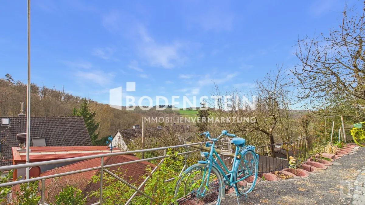 Blick von der Terrasse auf das Tal