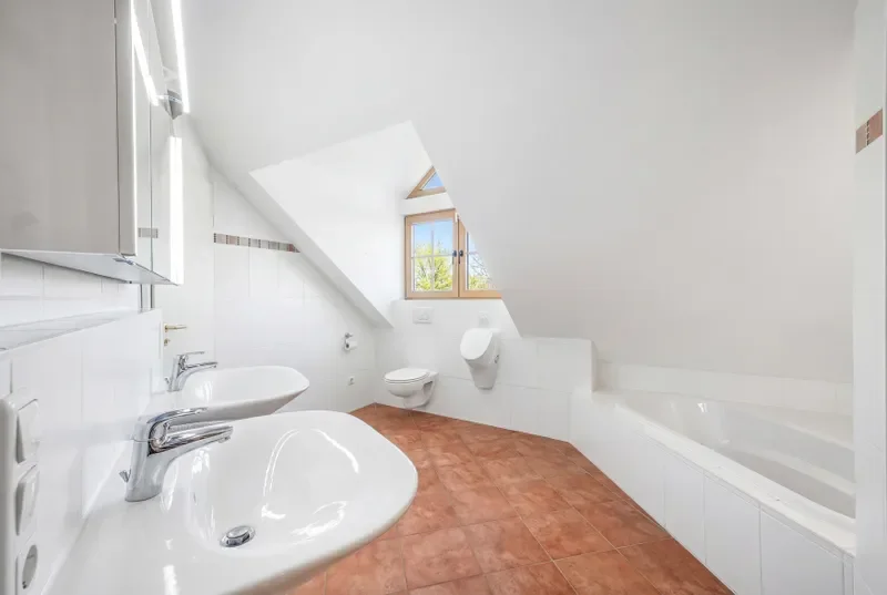 Badezimmer im Dachgeschoss