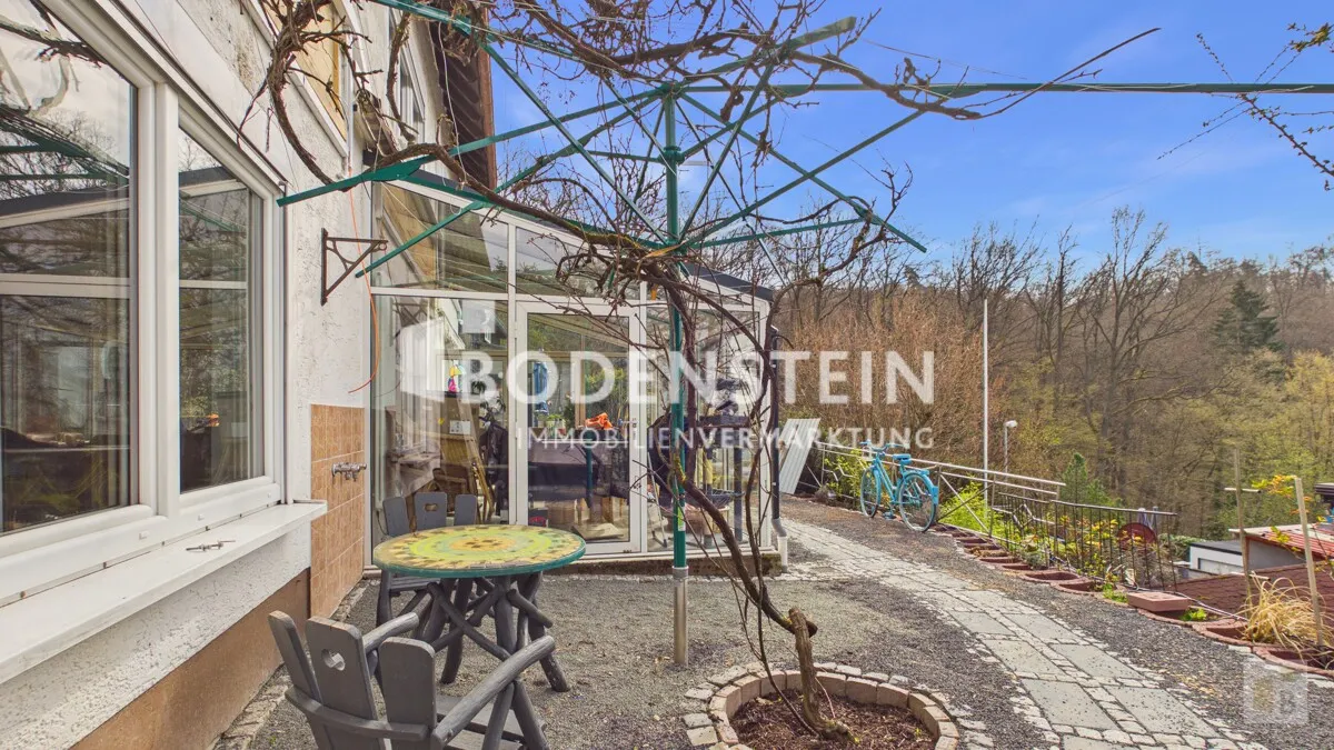 Umlaufende Terrasse im unteren Bereich