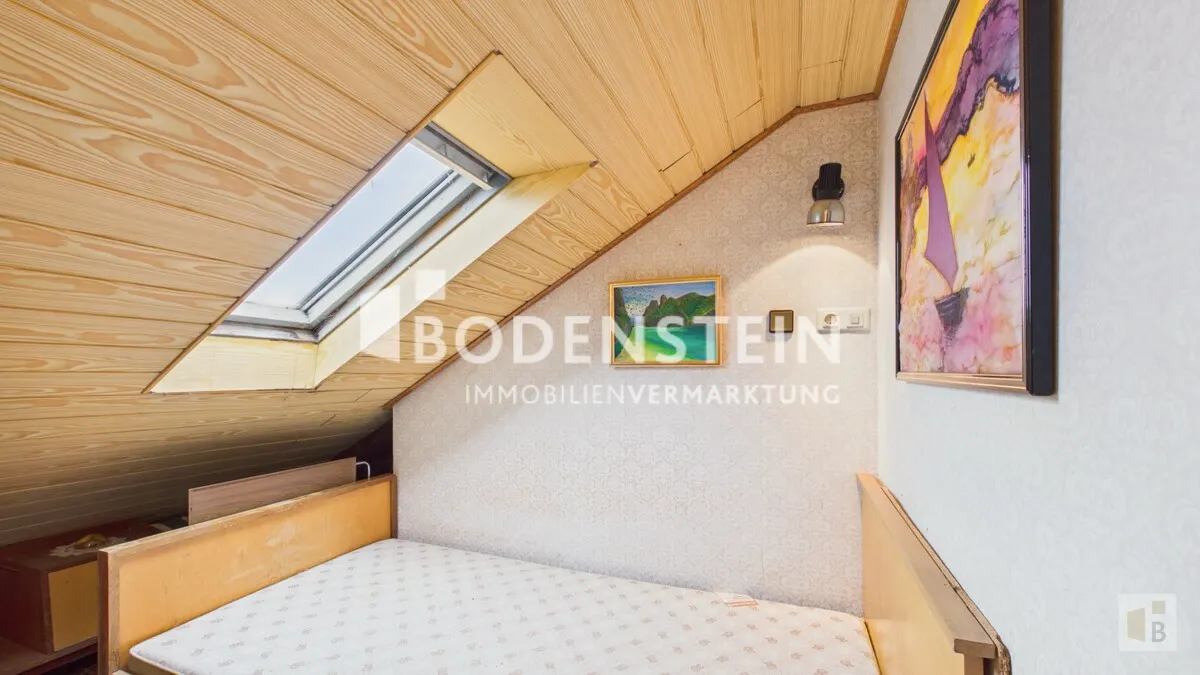 Dachgeschoss – Zimmer mit Dachfenster