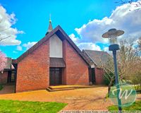 Blick auf den Haupteingang der Liegenschaft