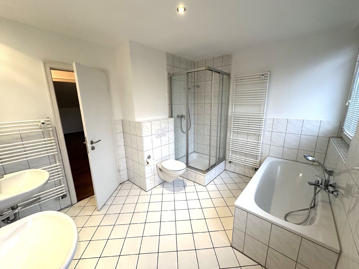 Düsseldorf-Stockum: Großzügige 3-Zimmer-Wohnung mit Balkon und Einbauküche! - Foto 3