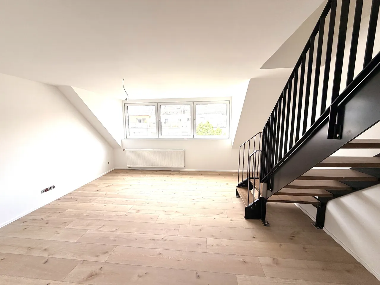 Wohnzimmer mit Treppe