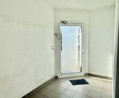 Gut sichtbare Gewerbefläche in Hachenburg! Ideal als Ladenlokal, Bürofläche o.ä.