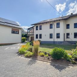 Saniertes und freistehendes Wohnhaus mit großer Dachterrasse in ruhiger Wohnlage!