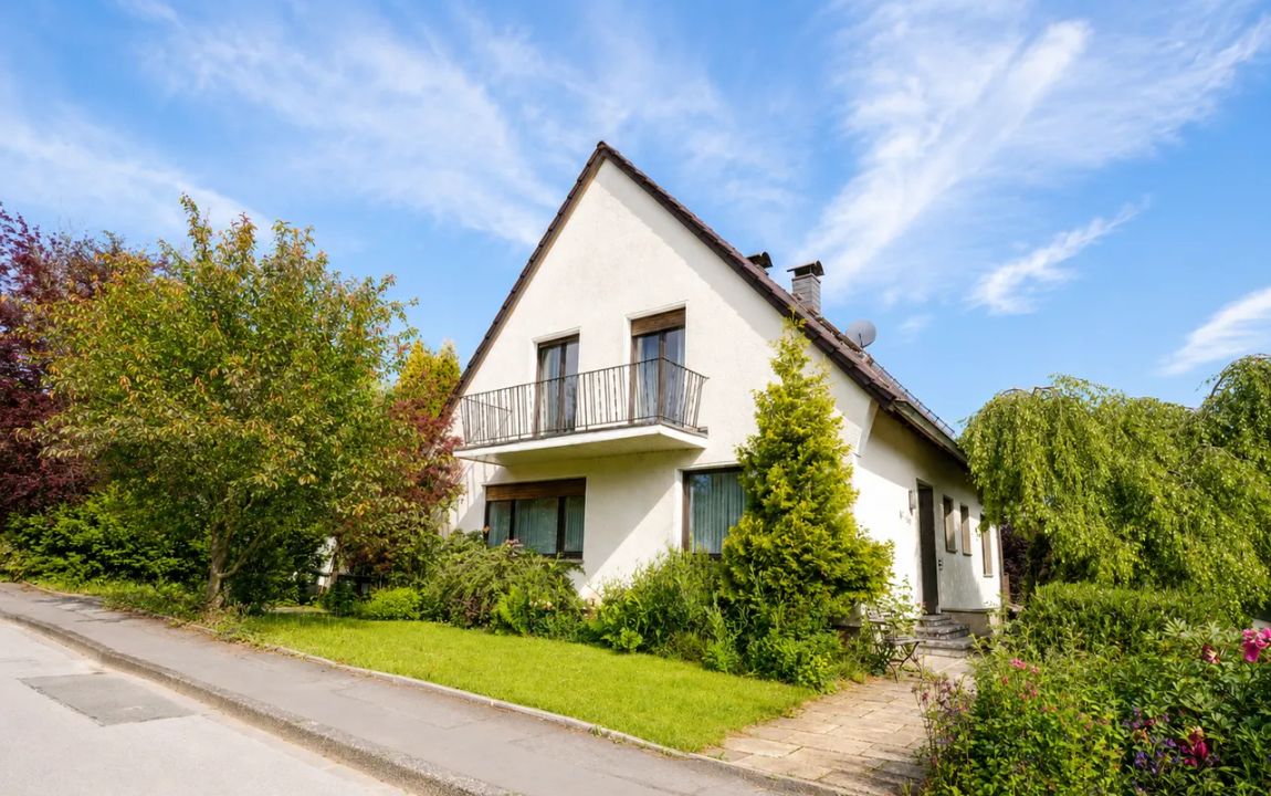 Freistehendes, ca. 150 m² großes Einfamilienhaus mit 5 Schlafzimmern auf einem 988 m² Grundstück