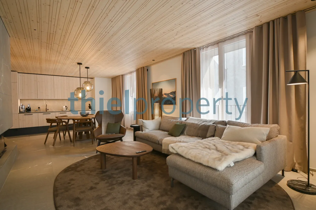 offener Wohn- und Essbereich mit Küche