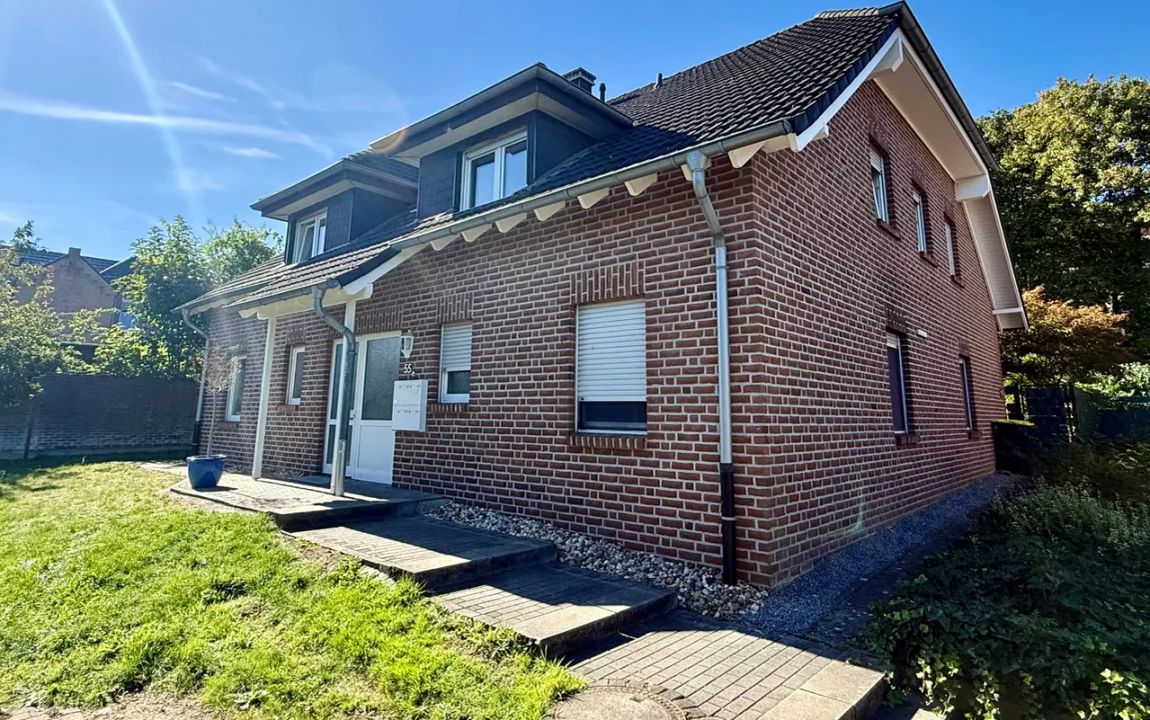 Frisch kernsanierte Maisonettewohnung mit privatem Garten und Blick ins Grüne