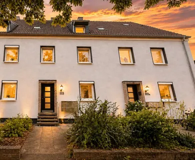 GEPFLEGTE 2- ZIMMER WOHNUNG IN GEFRAGTER KREFELDER LAGE ZU MIETEN!!