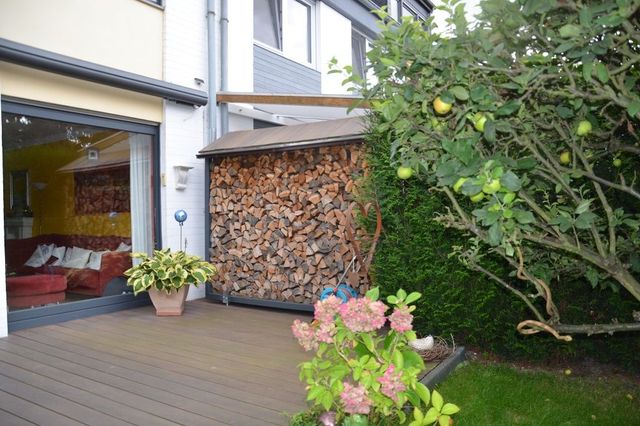 Kaminholz Unterstand