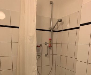 Tolle 3-Zimmer-Stadtwohnung mit Einbauküche, Balkon, 2 Bädern, Aufzug und Tiefgaragenstellplatz - Foto 1