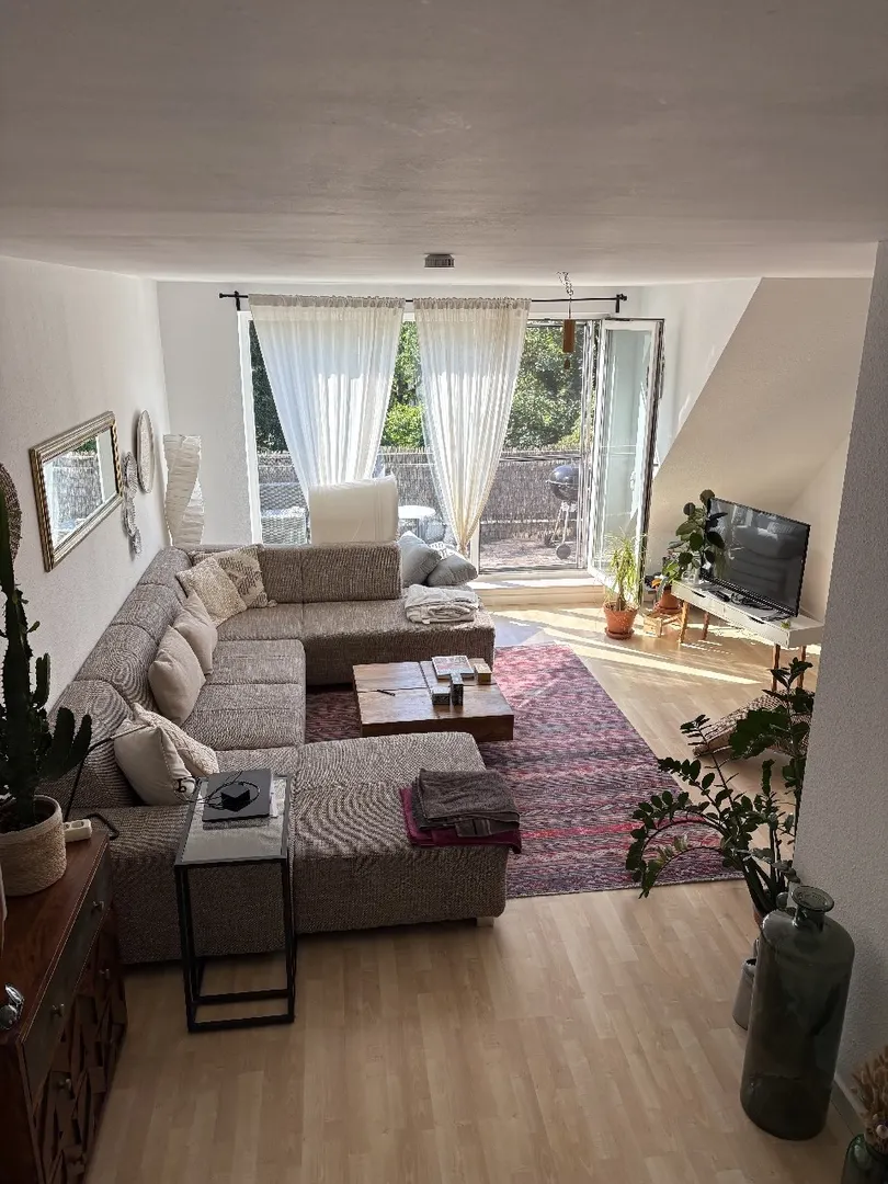 Ideal für junge Paare: große Maisonette-Wohnung mit Sonnenbalkon in Neuss Uedesheim. - Photo 1