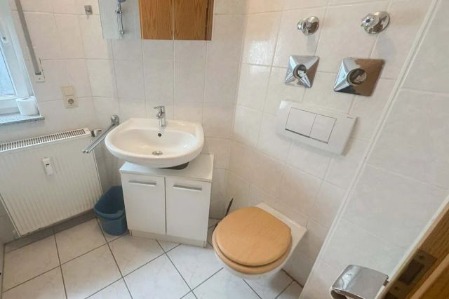 WE EG links Tageslichtbad mit Wanne