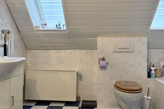 geräumiges Bad DG - Anbau
