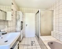 Dusche und Wanne