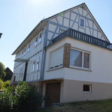 Schönes Landhaus zu vermieten! In Angersbach. Tolle Lage mit großem Garten und Garage. Neue Heizung