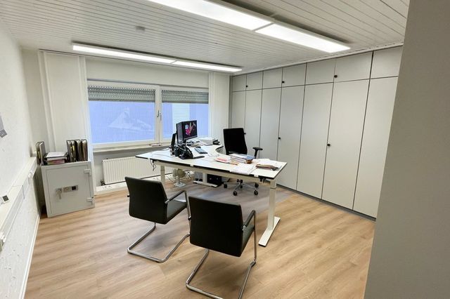 Büro EG