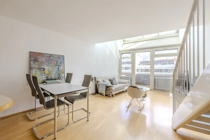 2-Zimmer-Galeriewohnung mit eindrucksvoller Dachverglasung