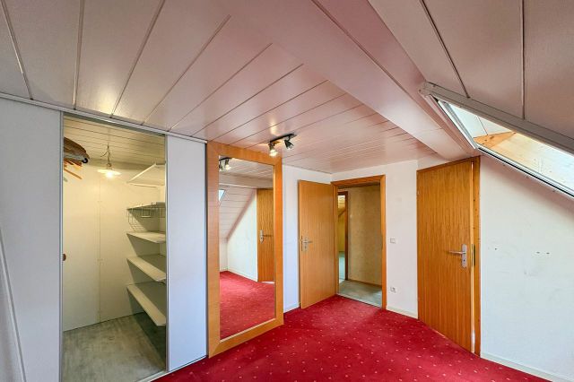 Schlafzimmer DG Links