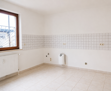 Gepflegte 3-Zimmerwohnung mit Tageslichtbad, Loggia und PKW- Stellplatz - Photo 4