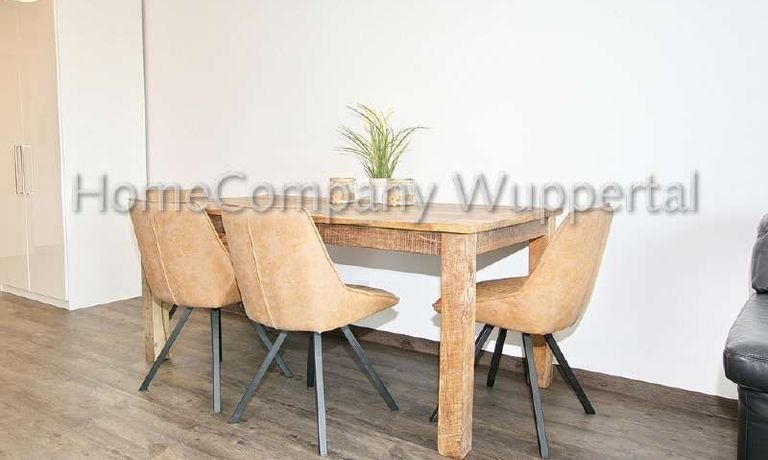 Ess- und Arbeitstisch