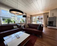 Wohnzimmer mit Terrassenaustritt