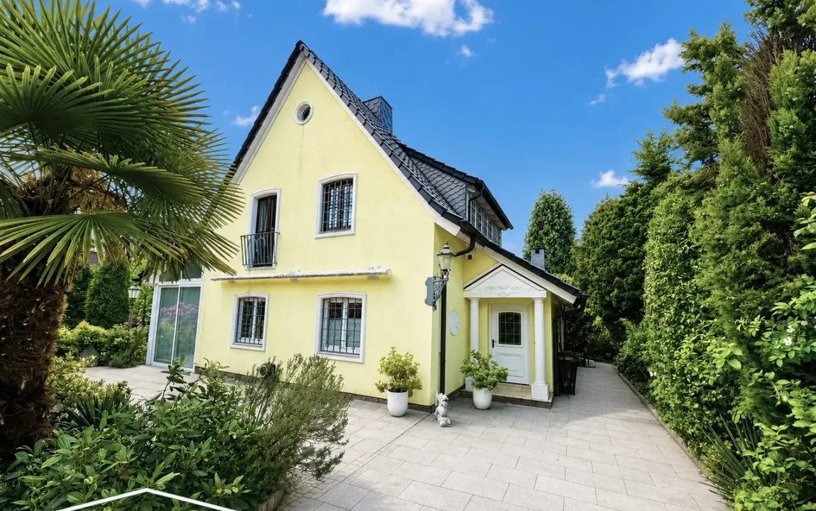 Charmantes Haus mit liebevoll angelegtem Garten!