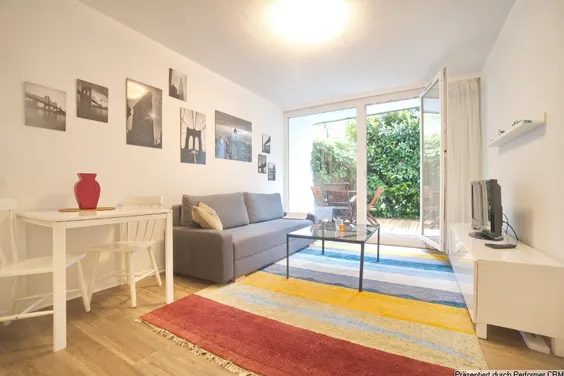 Neu möblierte 2-Zimmer-Wohnung mit Terrasse und Internetzugang im Stadtteil Pempelfort. am Hofgarten.