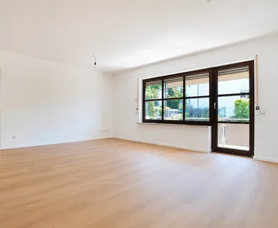 Frisch renovierte 3-Zimmer-Wohnung mit Loggia und Garage in ruhiger Lage - Photo 1