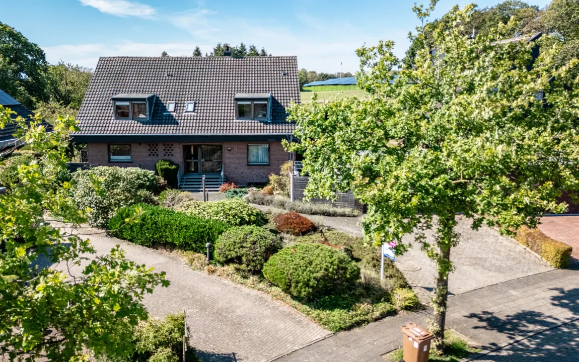Freistehendes Zweifamilienhaus mit großzügigem Raumangebot in Kleve‑Materborn