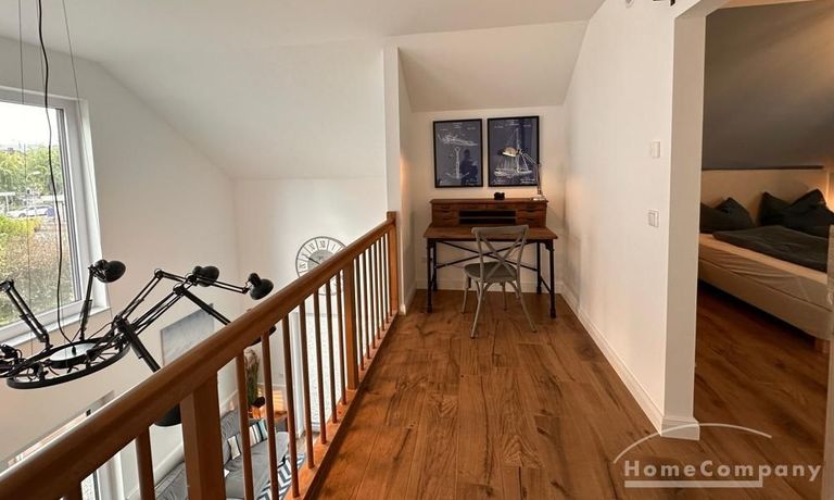 Schreibtisch im 1 OG