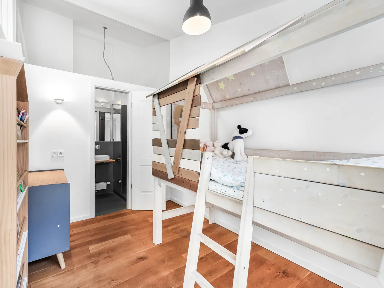Zimmer DG mit Zugang Duschbad