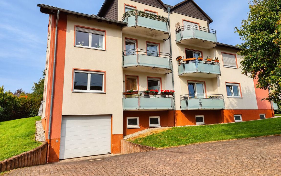 Eigentumswohnung mit Terrasse und Tiefgaragenstellplatz in einem OT von Altenkirchen!