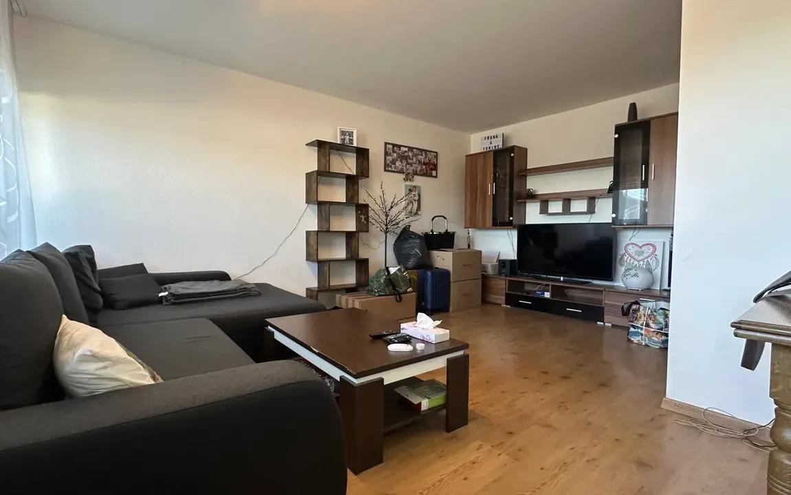 Gemütliche 2-Zimmer-Wohnung mit großzügigem Wohnbereich und Balkon