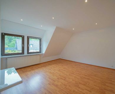 Breitscheid: Einfamilienhaus mit Garten und 2 Garagen - Foto 4