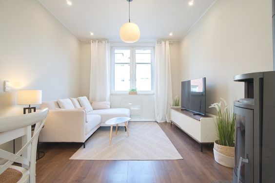 Schöne, frisch renovierte Wohnung mit Kaminofen und Gartennutzung, für den beruflichen Aufenthalt